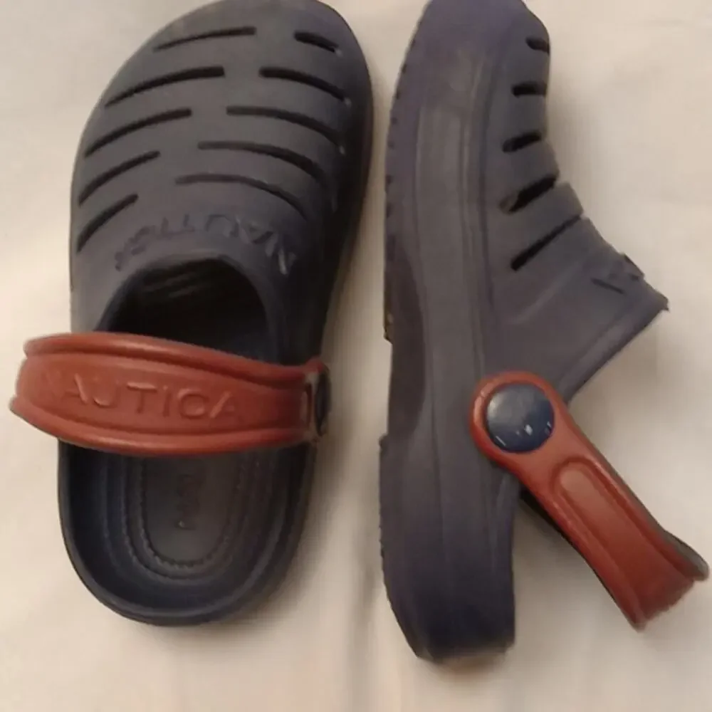 Nautica Kids Size 8 Navy and Red Clog Sandals Athleisure, Summer, Fun Beach